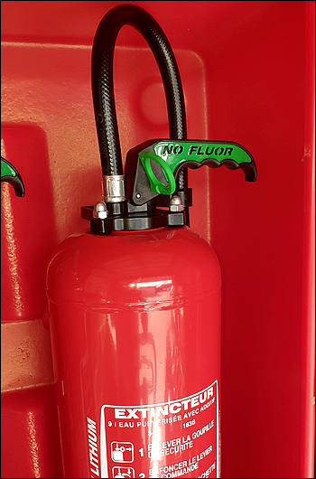 Extincteur mousse ROT FUSION sans Fluor contre feu de batterie au Lithium-ion