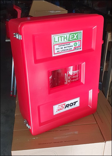 TWIN BOX Gurite tanche rotomoule avec 2 extincteurs de 9L de marque ROT sans FLUOR